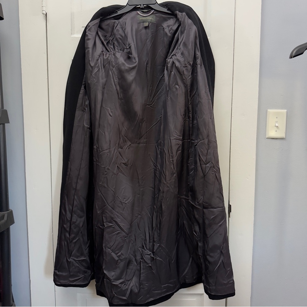 Elegant Black Double-Breasted Coat - Picture 11 of 11